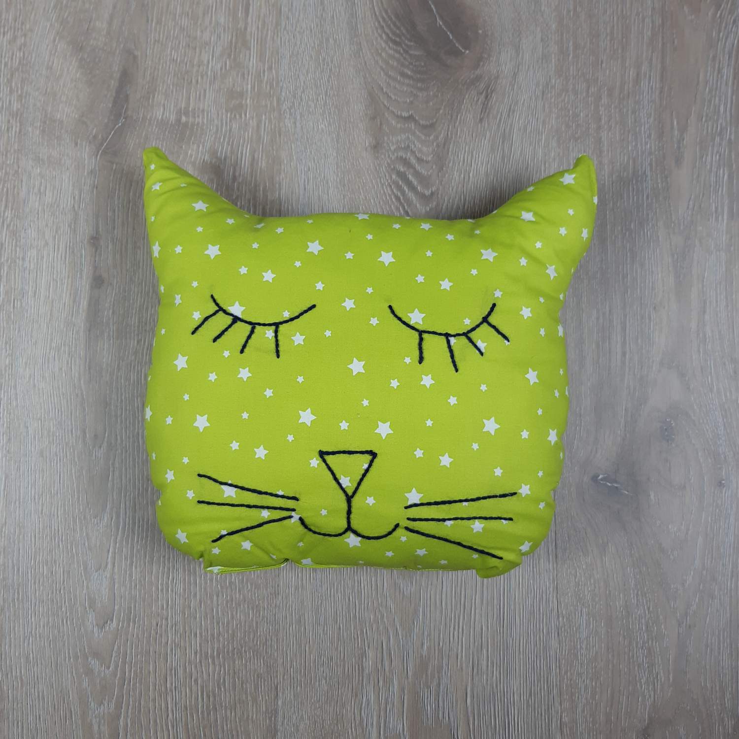 Coussin forme chat vert étoiles Coussin forme chat vert étoiles