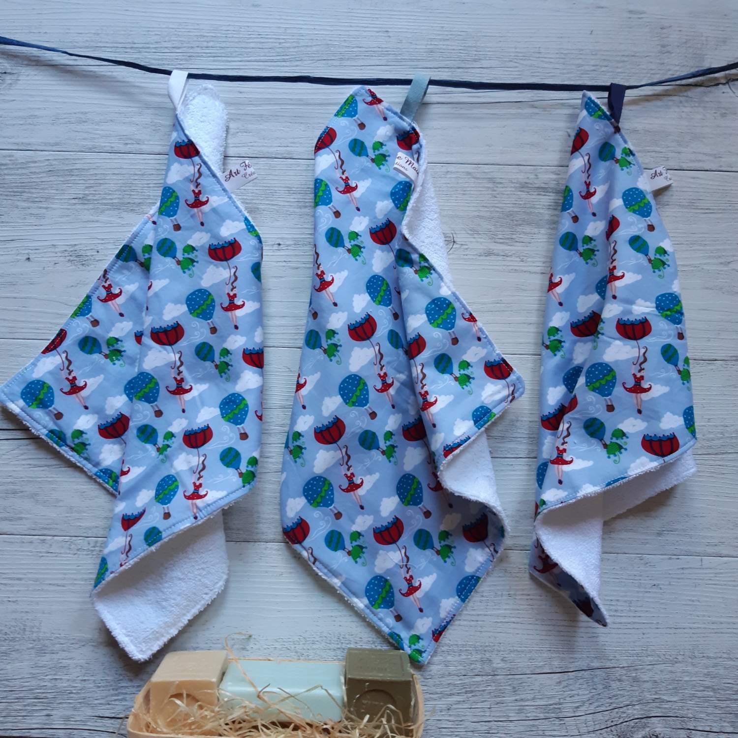 20210424_095424 Débarbouillette lot de 3 bleues